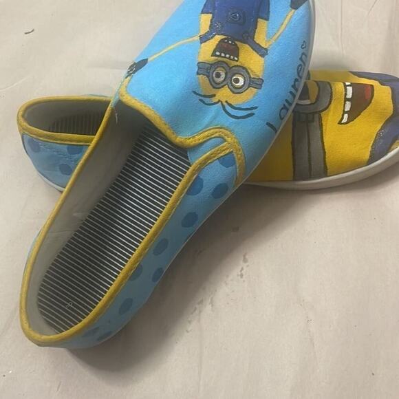 MINION PAINTED CANVAS SHOES SIZE 9 - Picture 2 of 5